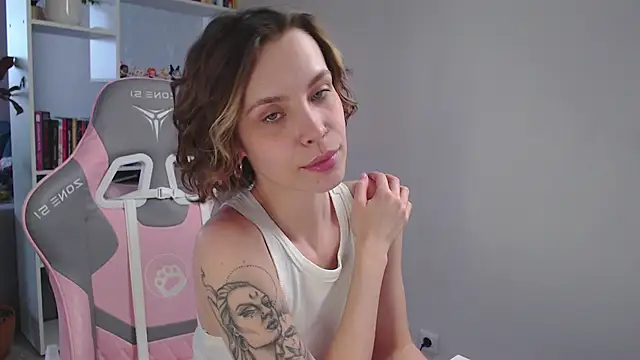 Snapshot of milly_ross chatting on January 2025 08:07:02 AM milly ross online show from January 2025 08:07:02 AM