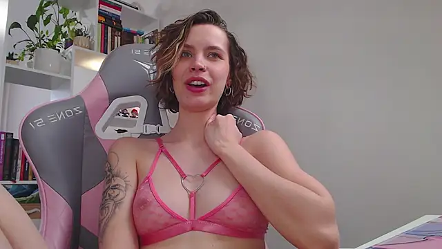 Snapshot of milly_ross chatting on February 2025 09:46:01 AM milly ross online show from February 2025 09:46:01 AM