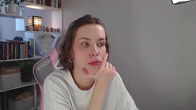 Snapshot of milly_ross chatting on February 2025 08:10:01 AM milly ross online show from February 2025 08:10:01 AM