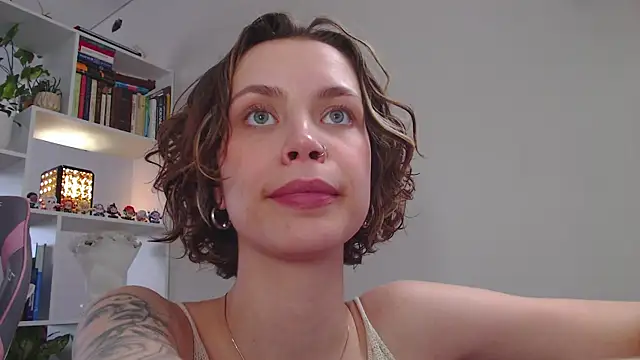 Snapshot of milly_ross chatting on February 2025 10:00:02 AM milly ross online show from February 2025 10:00:02 AM