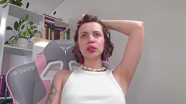 Snapshot of milly_ross chatting on February 2025 10:43:02 AM milly ross online show from February 2025 10:43:02 AM