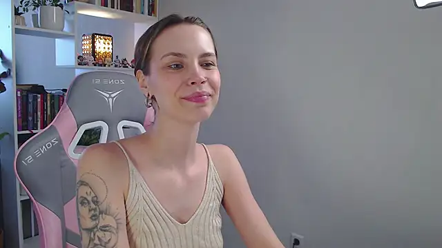 Snapshot of milly_ross chatting on February 2025 07:15:01 AM milly ross online show from February 2025 07:15:01 AM