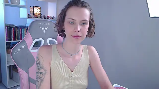 Snapshot of milly_ross chatting on February 2025 06:38:02 AM milly ross online show from February 2025 06:38:02 AM