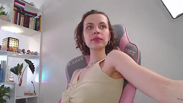 Snapshot of milly_ross chatting on February 2025 09:43:01 AM milly ross online show from February 2025 09:43:01 AM