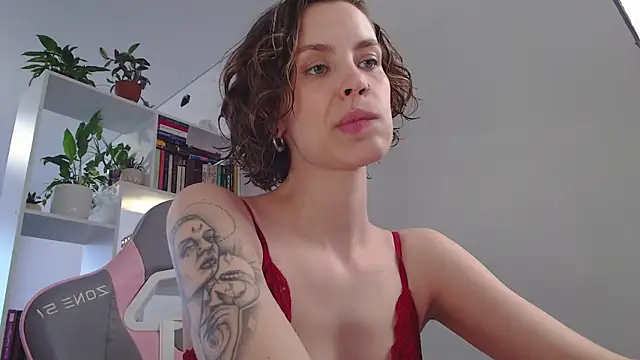 Snapshot of milly_ross chatting on March 2025 08:05:02 AM milly ross online show from March 2025 08:05:02 AM