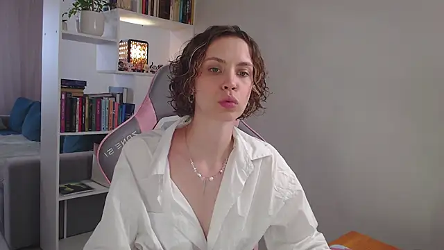 Snapshot of milly_ross chatting on March 2025 05:52:02 AM milly ross online show from March 2025 05:52:02 AM