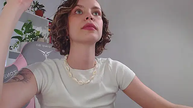 Snapshot of milly_ross chatting on March 2025 08:42:01 AM milly ross online show from March 2025 08:42:01 AM