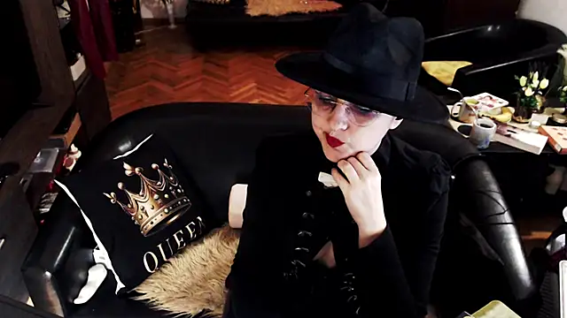Snapshot of Imperatriza chatting on April 2026 07:12:01 PM Imperatriza online show from April 2026 07:12:01 PM