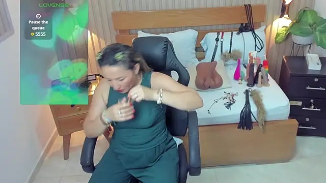 Snapshot of luciana_ballesteros_ chatting on October 2025 12:19:02 PM luciana ballesteros online show from October 2025 12:19:02 PM