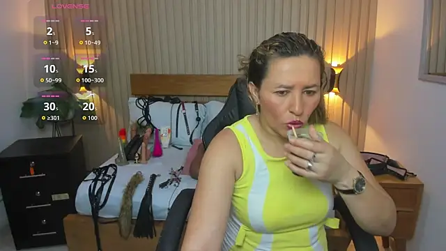 luciana ballesteros  online show from December 2025 12:56:01 PM