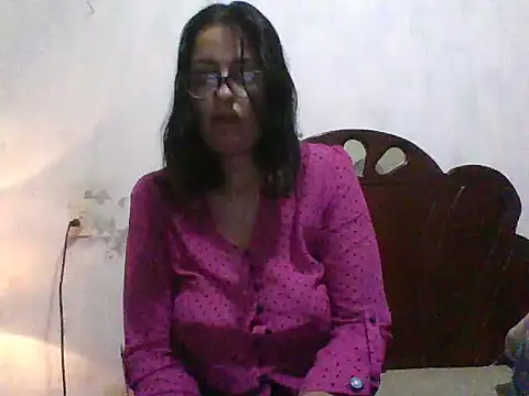 Snapshot of Samanthat33 chatting on February 2025 05:58:01 PM Samanthat33 online show from February 2025 05:58:01 PM