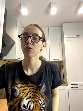 Snapshot of MartiniiSelenna chatting on September 2025 05:50:01 AM MartiniiSelenna online show from September 2025 05:50:01 AM