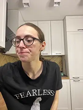 Snapshot of MartiniiSelenna chatting on September 2025 05:42:01 AM MartiniiSelenna online show from September 2025 05:42:01 AM