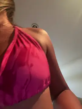 Snapshot of Rose-euphoria chatting on February 2025 01:25:01 PM Rose-euphoria online show from February 2025 01:25:01 PM