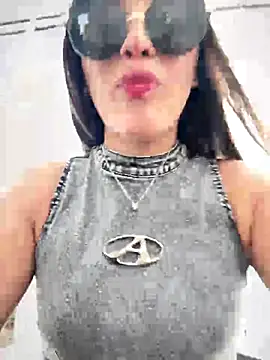 Snapshot of Rose-euphoria chatting on October 2025 02:06:02 PM Rose-euphoria online show from October 2025 02:06:02 PM