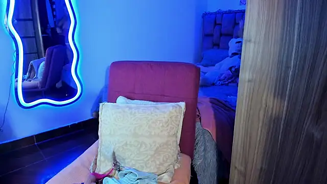 ladyrd1 online show from February 2025 07:49:01 AM