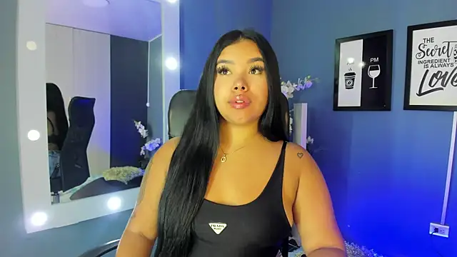 Snapshot of MarianaGarciaa__ chatting on April 2026 06:57:01 PM MarianaGarciaa online show from April 2026 06:57:01 PM