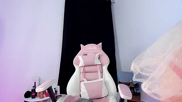 Snapshot of lovely_kitt chatting on February 2025 12:38:02 AM lovely kitt online show from February 2025 12:38:02 AM