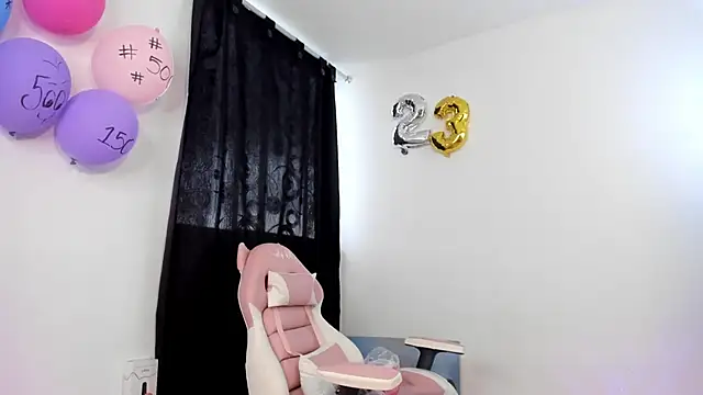 Snapshot of lovely_kitt chatting on February 2025 08:53:01 PM lovely kitt online show from February 2025 08:53:01 PM