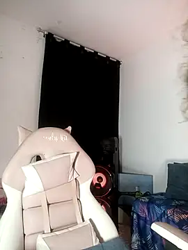 Snapshot of lovely_kitt chatting on November 2025 12:33:01 AM lovely kitt online show from November 2025 12:33:01 AM