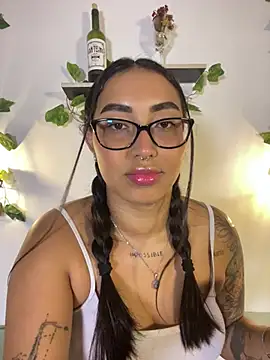 Snapshot of melanieecox chatting on June 2026 12:17:01 AM melanieecox online show from June 2026 12:17:01 AM