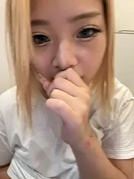 Snapshot of Rei1216xo chatting on November 2025 03:10:02 AM Rei1216xo online show from November 2025 03:10:02 AM