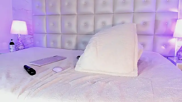 Snapshot of sabrinamilani chatting on January 2025 06:25:01 AM sabrinamilani online show from January 2025 06:25:01 AM