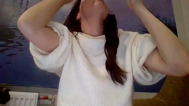 Snapshot of AliceTailor chatting on December 2025 03:05:01 PM AliceTailor online show from December 2025 03:05:01 PM