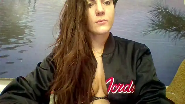 Snapshot of AliceTailor chatting on March 2026 12:58:02 AM AliceTailor online show from March 2026 12:58:02 AM