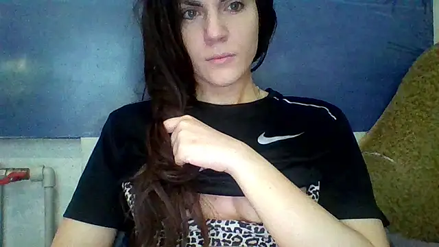 Snapshot of AliceTailor chatting on March 2026 12:36:01 AM AliceTailor online show from March 2026 12:36:01 AM