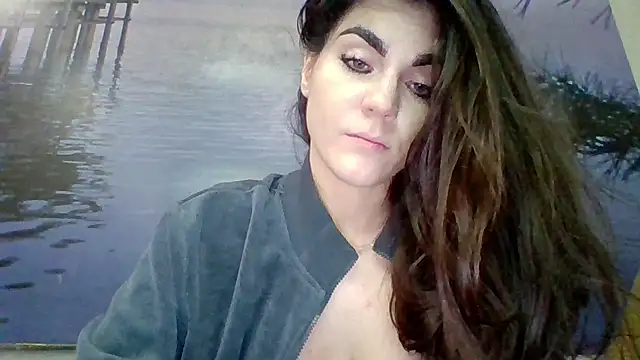 Snapshot of AliceTailor chatting on April 2026 09:39:33 PM AliceTailor online show from April 2026 09:39:33 PM