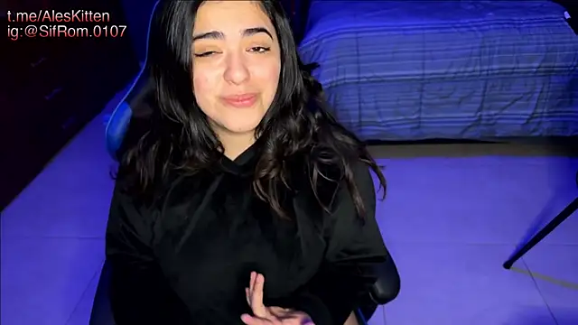 Snapshot of Ales_Kitten chatting on February 2025 07:09:01 PM Ales Kitten online show from February 2025 07:09:01 PM