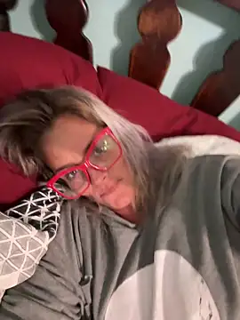 Snapshot of vixendoll87 chatting on November 2025 07:27:01 PM vixendoll87 online show from November 2025 07:27:01 PM