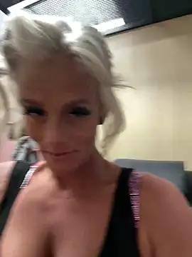 Snapshot of vixendoll87 chatting on December 2025 11:14:02 PM vixendoll87 online show from December 2025 11:14:02 PM