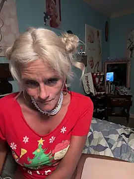 Snapshot of vixendoll87 chatting on December 2025 04:10:01 AM vixendoll87 online show from December 2025 04:10:01 AM