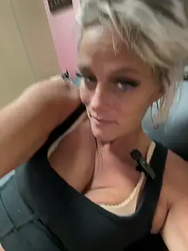 vixendoll87 online show from April 2026 02:44:01 AM