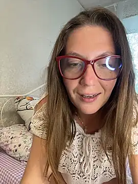 Snapshot of BeatriceTender chatting on July 2026 11:35:01 AM BeatriceTender online show from July 2026 11:35:01 AM
