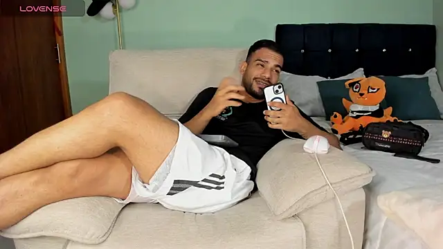 Neganhot  online show from November 2025 12:11:02 AM