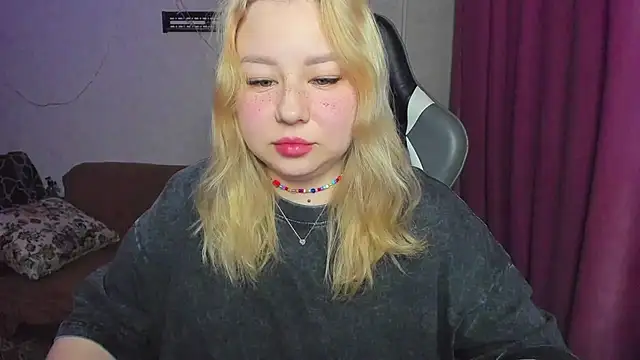 Snapshot of Milafoxxxy chatting on November 2025 06:18:01 PM Milafoxxxy online show from November 2025 06:18:01 PM