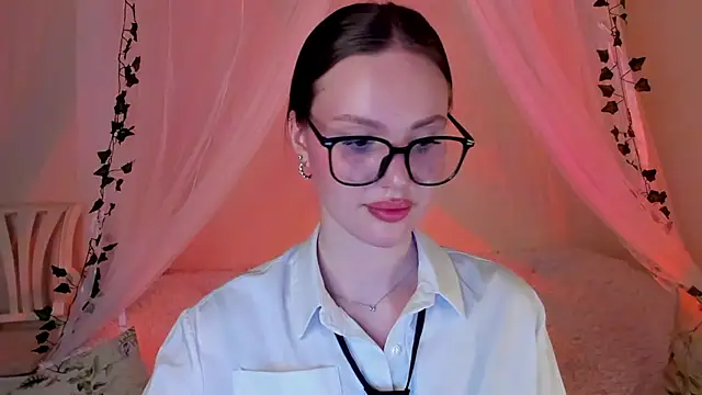 Snapshot of MishkaMe chatting on December 2024 05:17:02 PM MishkaMe online show from December 2024 05:17:02 PM
