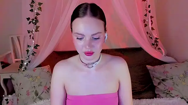 Snapshot of MishkaMe chatting on December 2024 06:42:02 PM MishkaMe online show from December 2024 06:42:02 PM