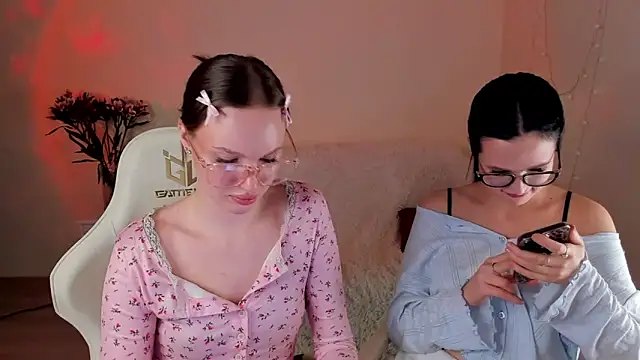 Snapshot of MishkaMe chatting on February 2026 06:39:02 PM MishkaMe online show from February 2026 06:39:02 PM