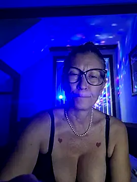 Snapshot of TheDime chatting on March 2025 11:58:02 PM TheDime online show from March 2025 11:58:02 PM