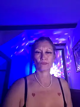 Snapshot of TheDime chatting on March 2025 06:48:01 AM TheDime online show from March 2025 06:48:01 AM