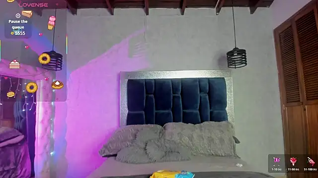 Taiissa  online show from December 2025 08:26:01 PM