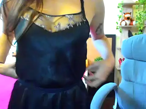 Snapshot of Moon-liza chatting on December 2024 10:17:02 AM Moon-liza online show from December 2024 10:17:02 AM