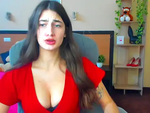 Snapshot of Moon-liza chatting on January 2025 01:12:02 PM Moon-liza online show from January 2025 01:12:02 PM