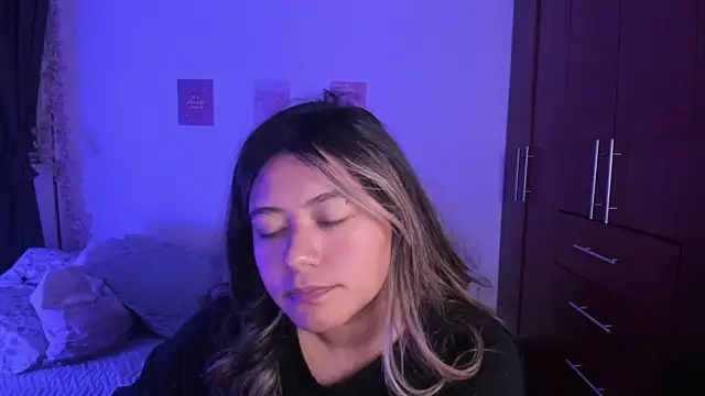 StephaniFox online show from November 2025 02:25:01 AM