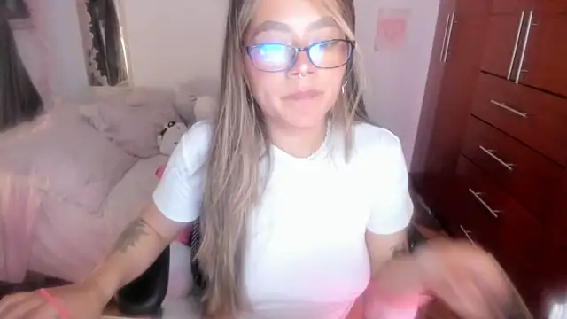 Snapshot of StephaniFox chatting on February 2026 01:23:02 AM StephaniFox online show from February 2026 01:23:02 AM