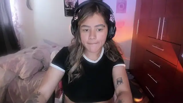 Snapshot of StephaniFox chatting on March 2026 10:27:02 PM StephaniFox online show from March 2026 10:27:02 PM